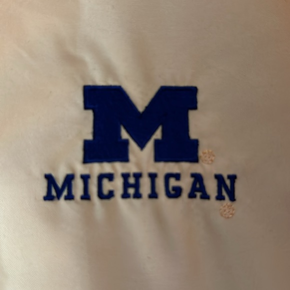 Frozen FOUR FANS. University of Michigan pull over 3/4 zip with front pocket - Picture 2 of 3